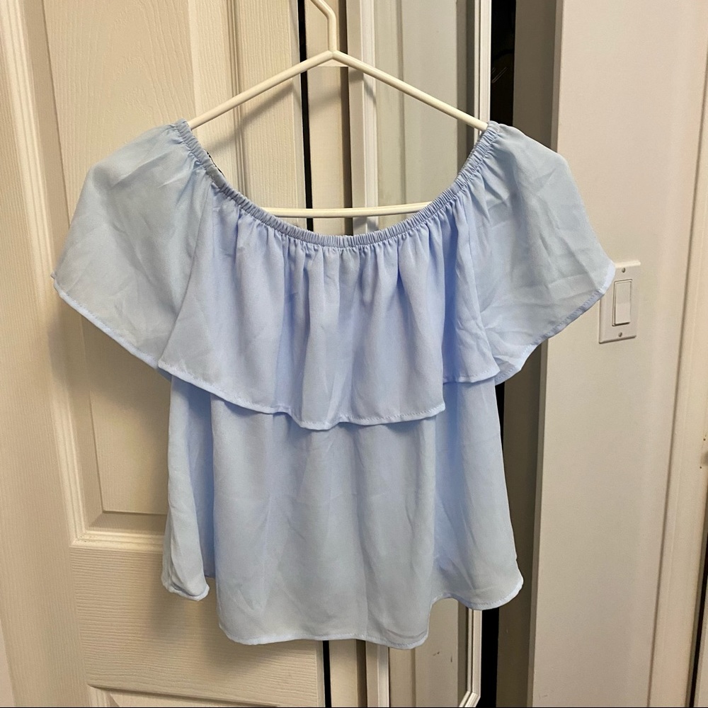 ⭐️Forever 21 off shoulder top